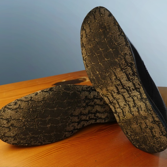 John Varvatos Black Leather Chukka - Picture 4 of 13